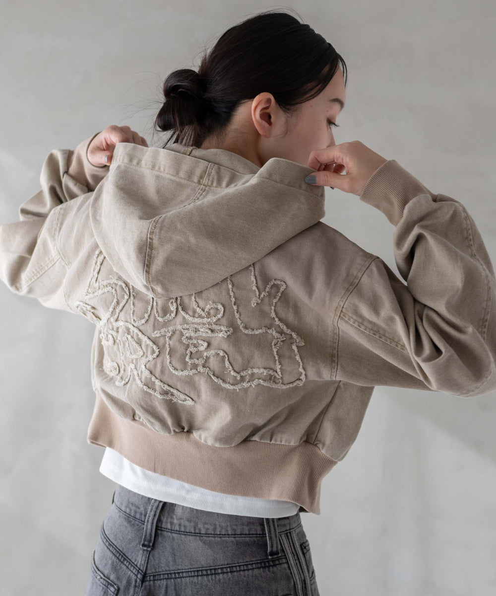 ベージュ モデル：161cm F着用