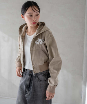 ベージュ モデル：161cm F着用