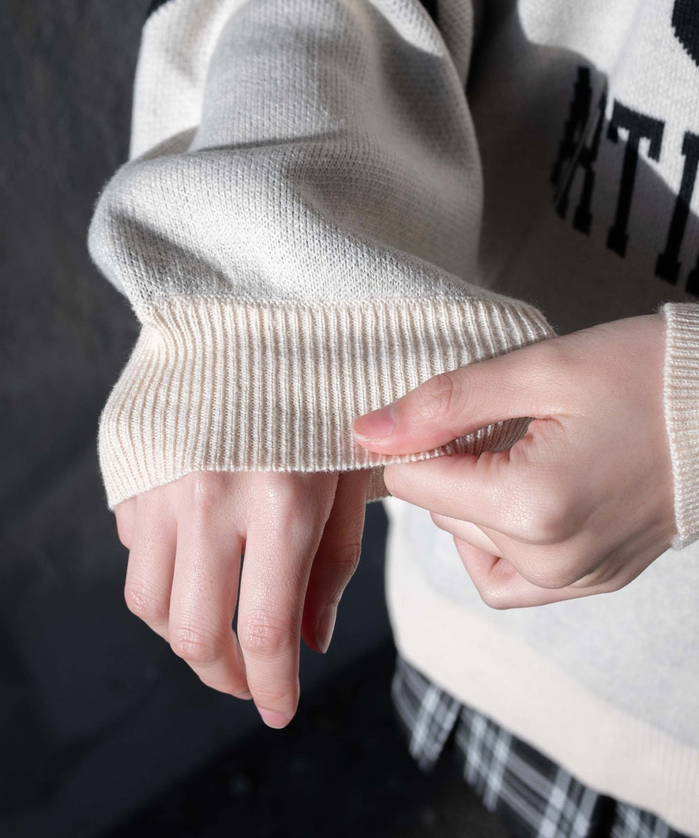 襟付きロゴジャガードニット