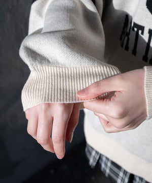 襟付きロゴジャガードニット