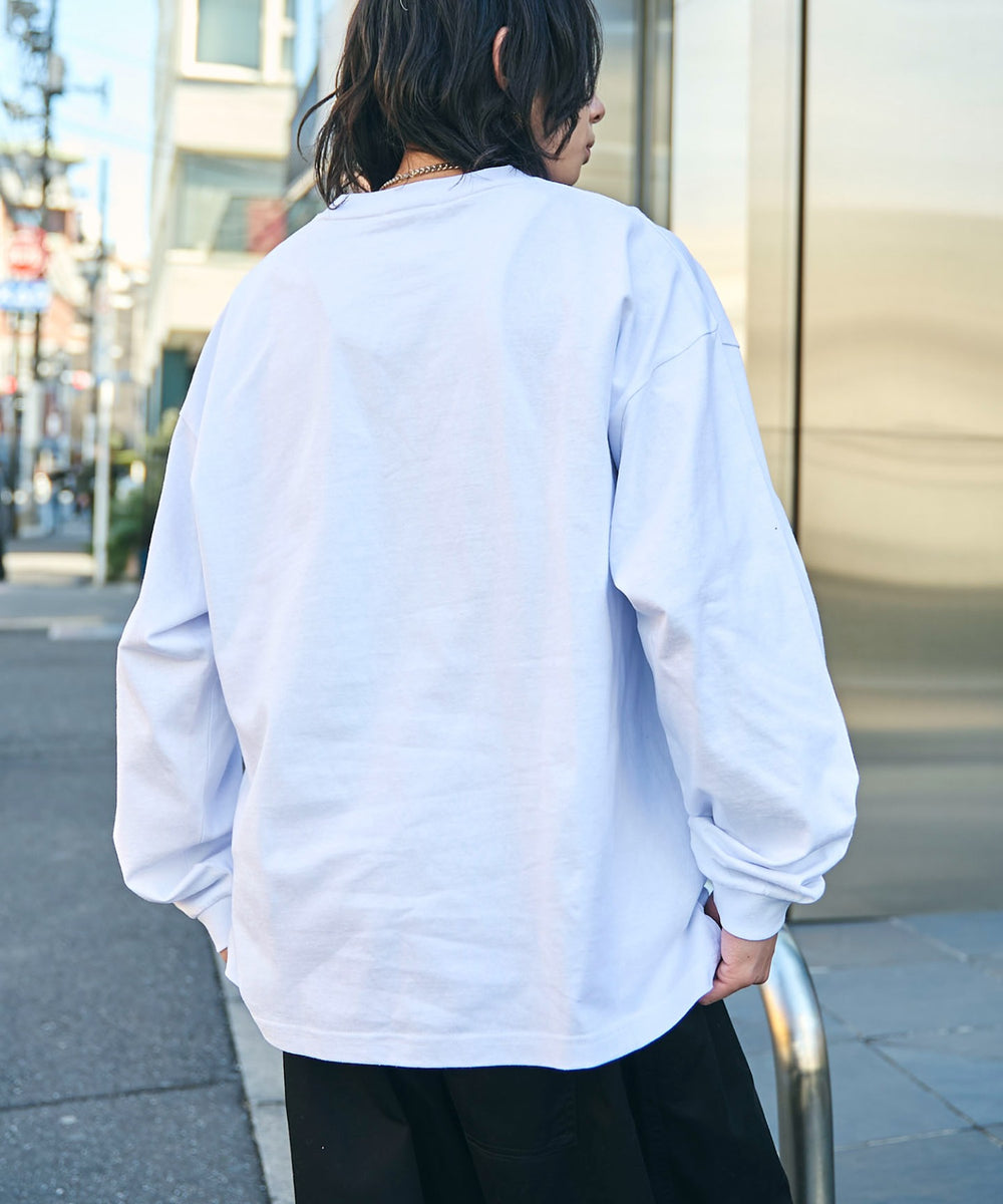 ホワイト　モデル:175cm L着用