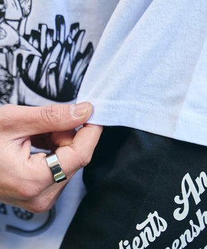 ホワイト 　モデル:175cm L着用