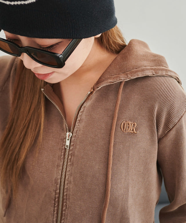 ブラウン　モデル:155cm F着用