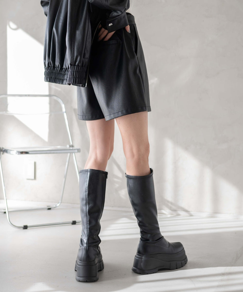 ブラック モデル：161cm M着用