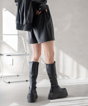 ブラック モデル：161cm M着用