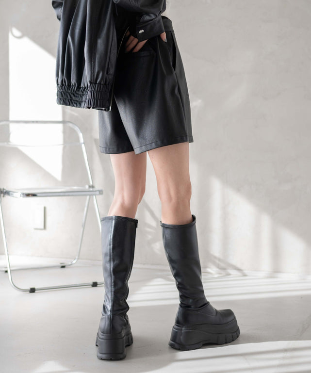 ブラック モデル：161cm M着用