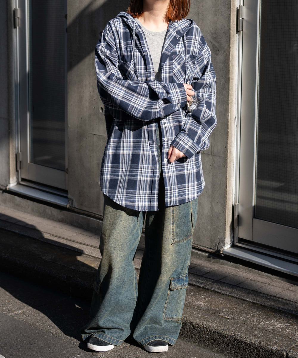 デニム中濃加工 モデル：155cm M着用