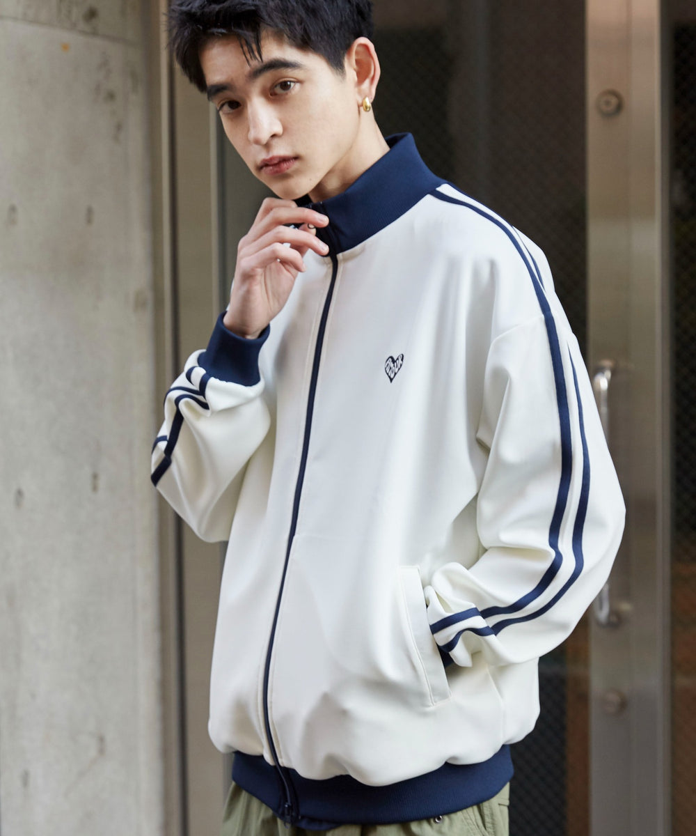 ホワイト 　モデル:180cm L着用