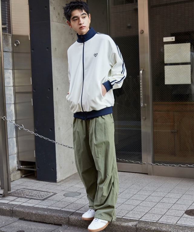 ホワイト 　モデル:180cm L着用