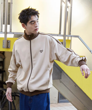 ベージュ　モデル:180cm L着用