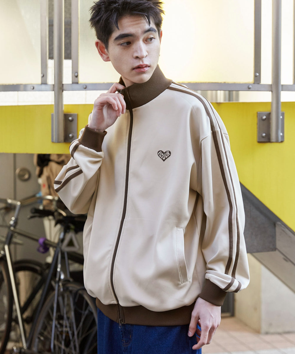 ベージュ　モデル:180cm L着用