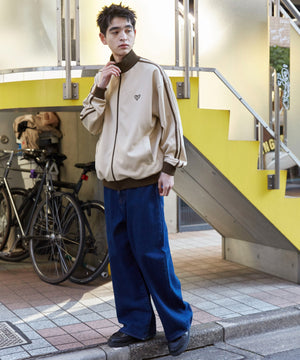 ベージュ　モデル:180cm L着用