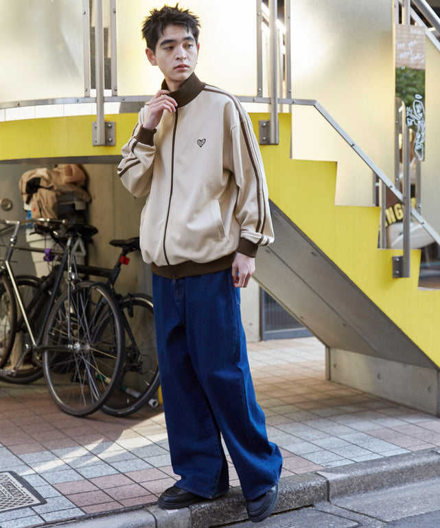 ベージュ　モデル:180cm L着用