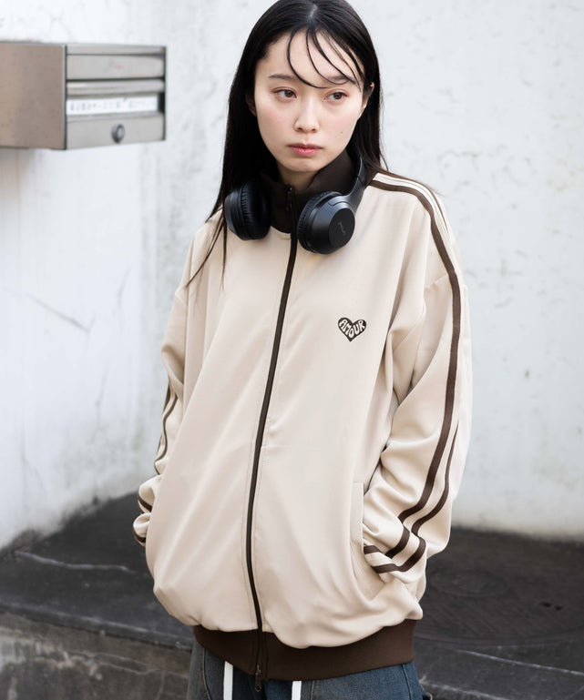 ベージュ 　モデル:161cm L着用