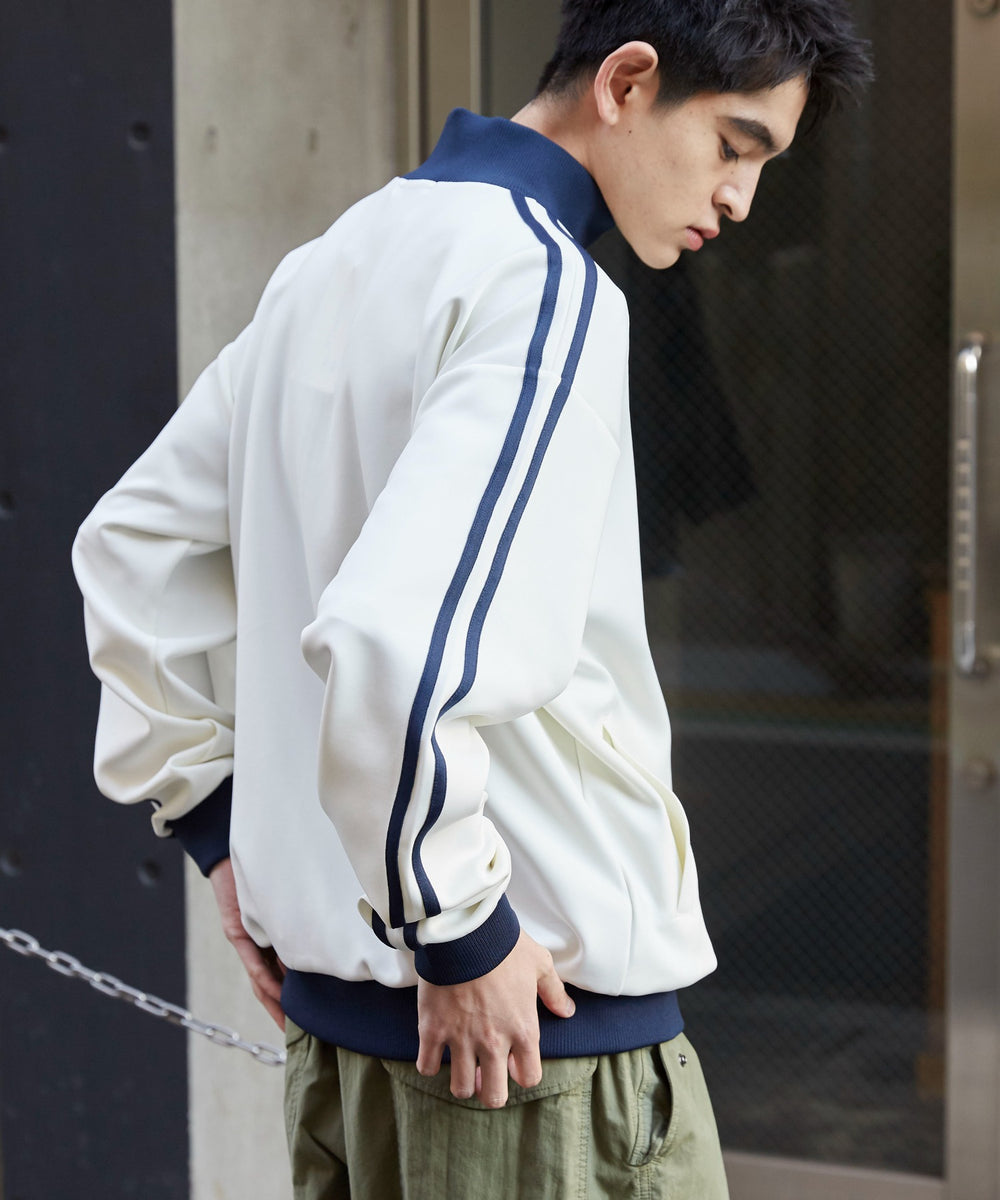 ホワイト 　モデル:180cm L着用