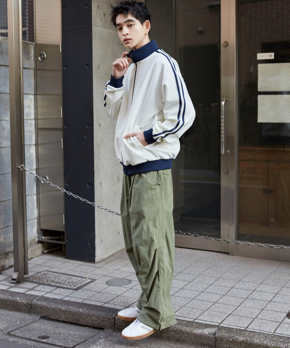 ホワイト 　モデル:180cm L着用