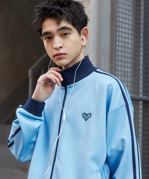 ブルー　モデル:180cm L着用