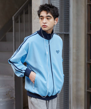 ブルー　モデル:180cm L着用