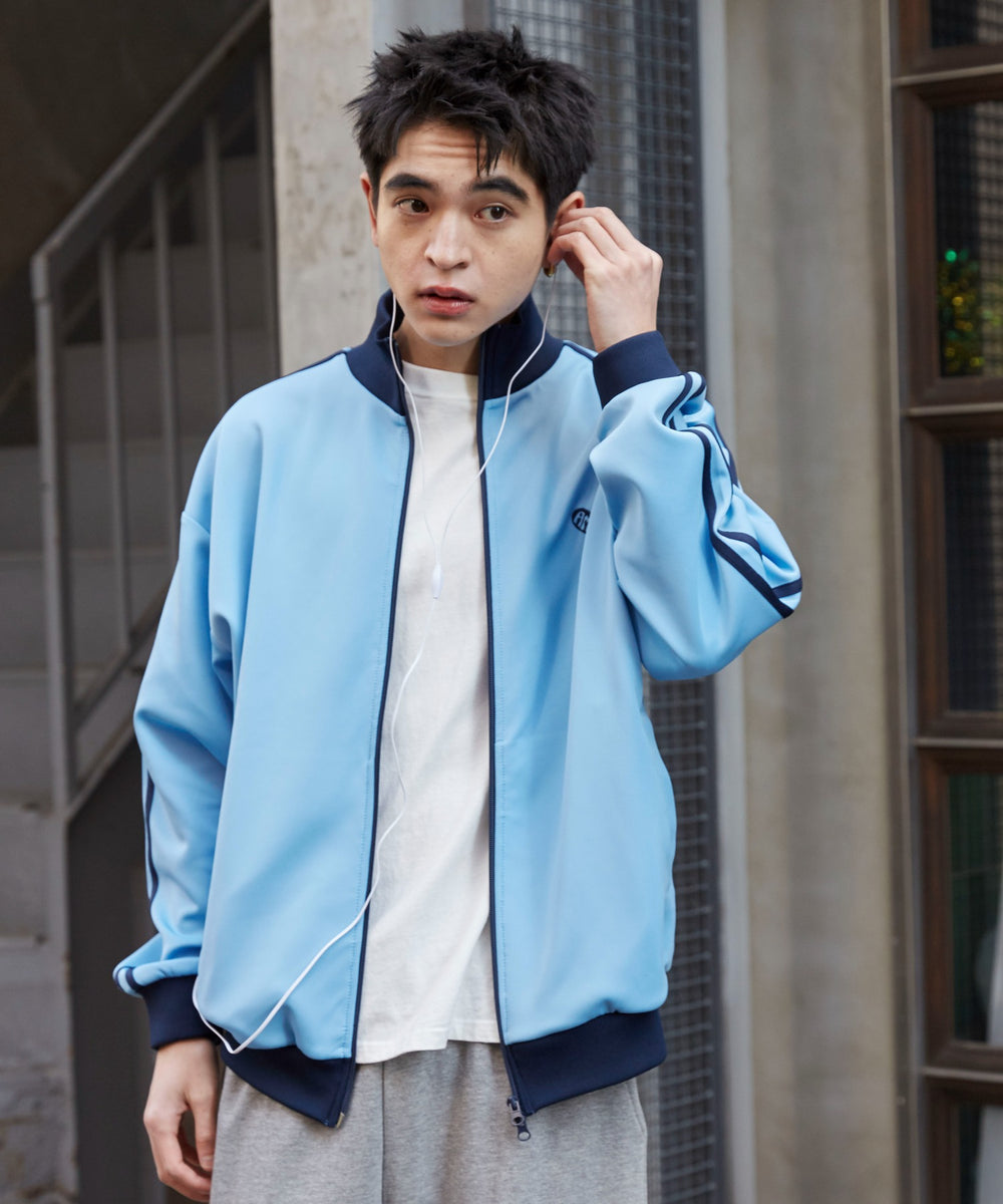 ブルー　モデル:180cm L着用