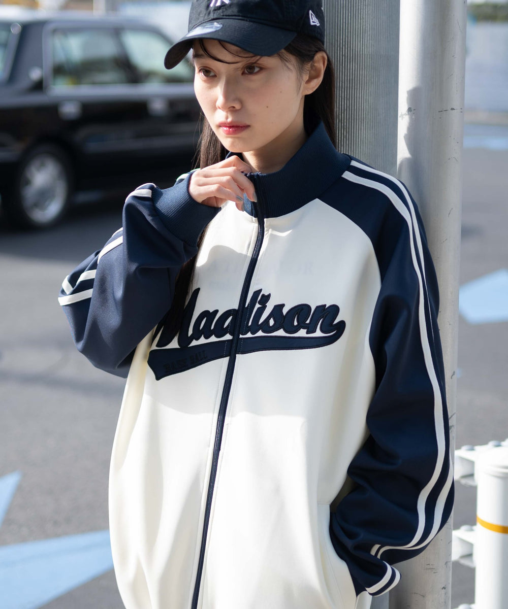 ネイビー　モデル:161cm L着用