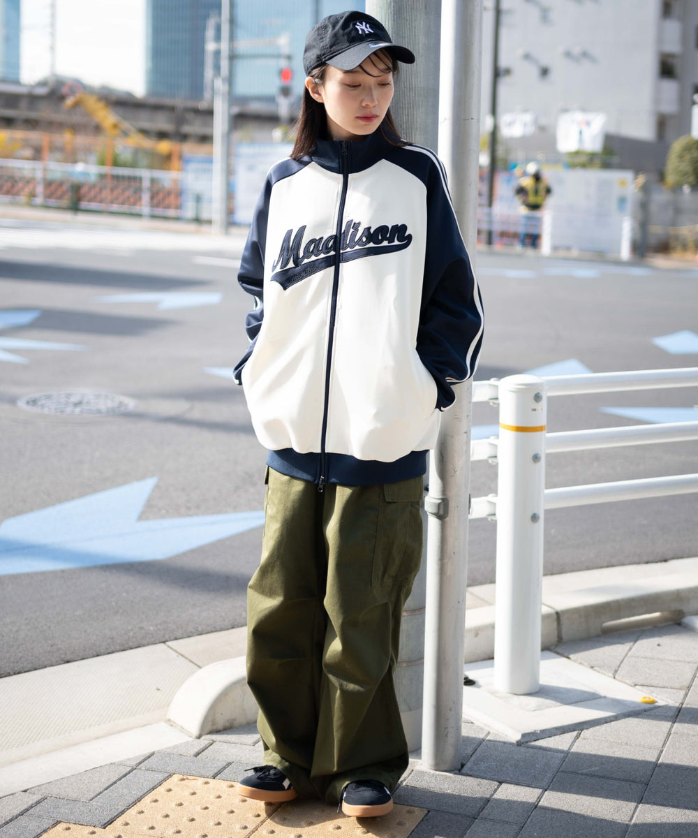 ネイビー　モデル:161cm L着用