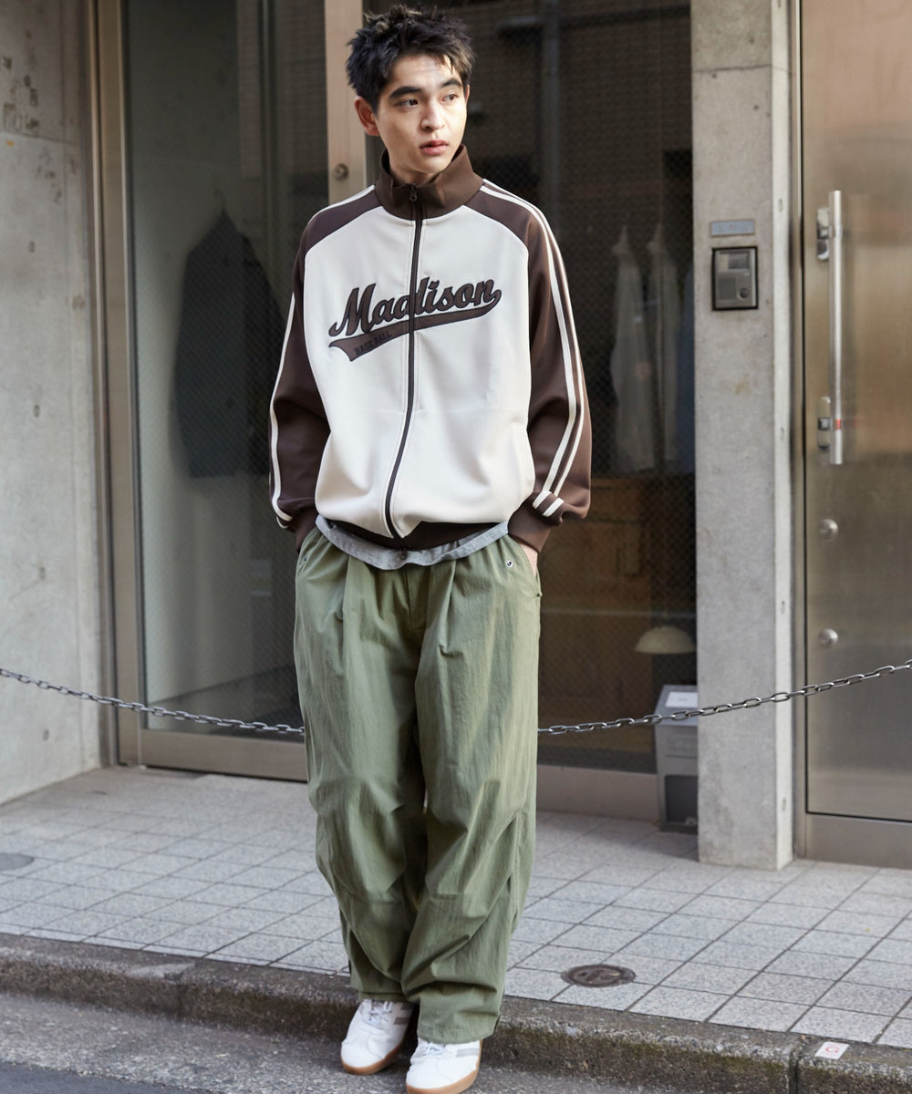 ブラウン　モデル:180cm L着用