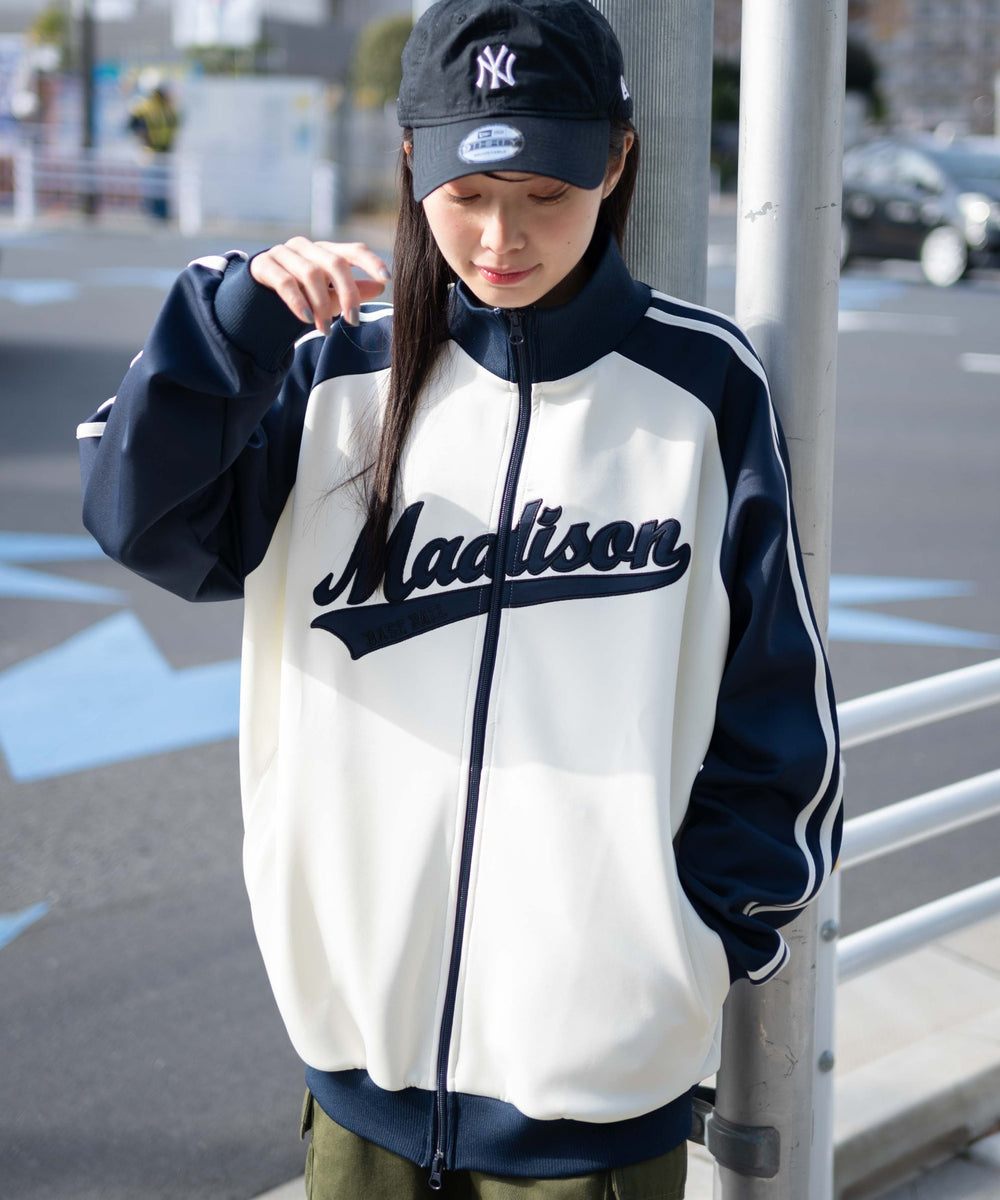 ネイビー　モデル:161cm L着用