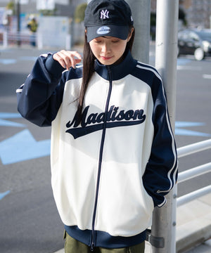 ネイビー　モデル:161cm L着用