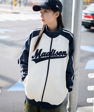 ネイビー　モデル:161cm L着用