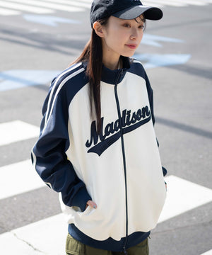 ネイビー　モデル:161cm L着用