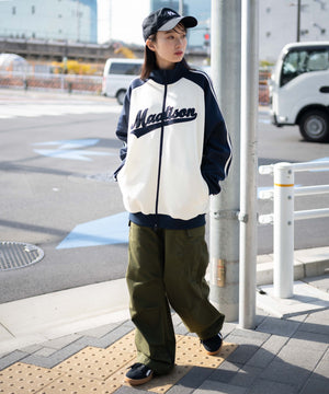 ネイビー　モデル:161cm L着用