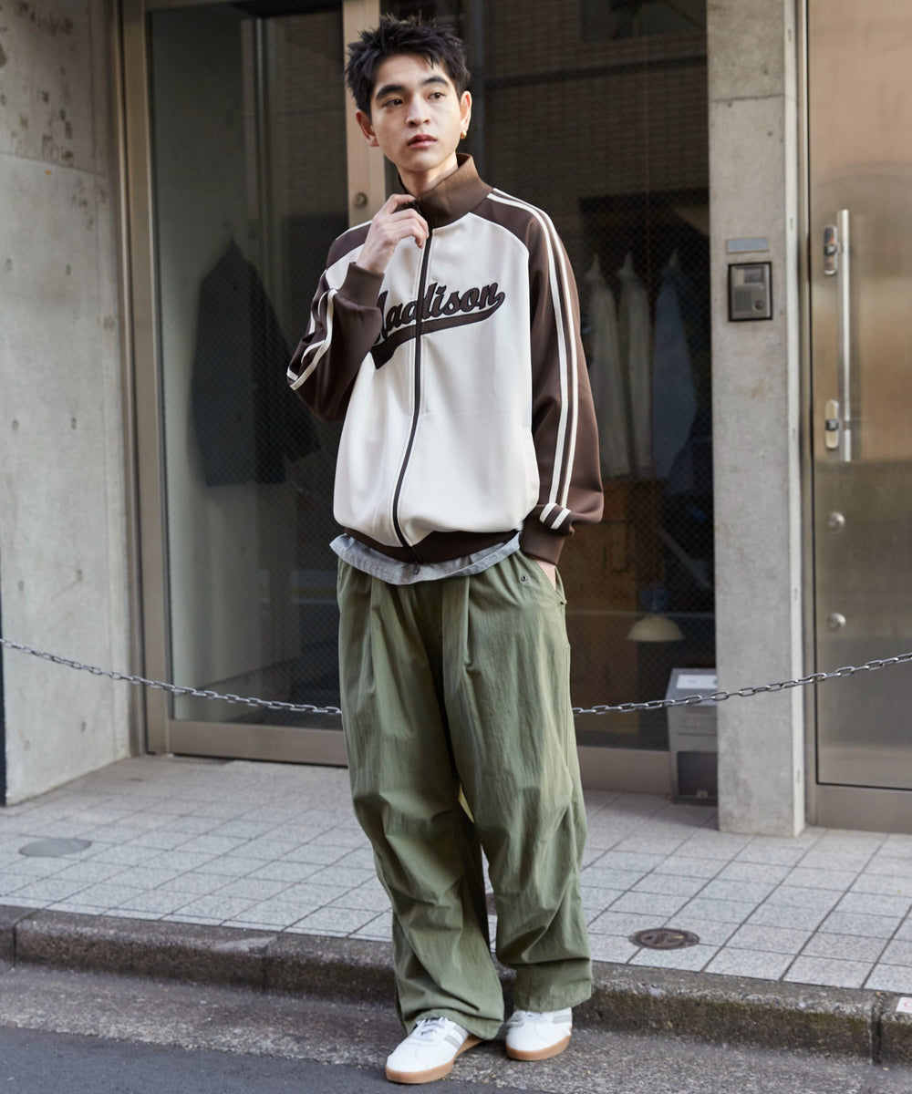 ブラウン　モデル:180cm L着用