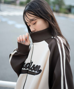 ブラウン　モデル:161cm L着用