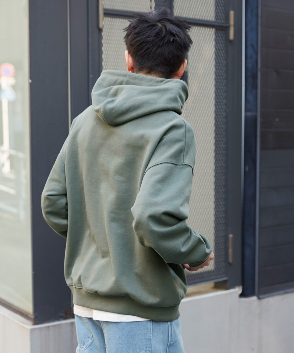 カーキ　モデル:180cm L着用