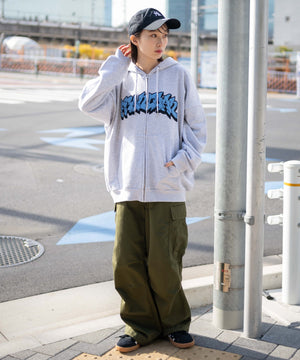 アッシュグレー　モデル:161cm L着用