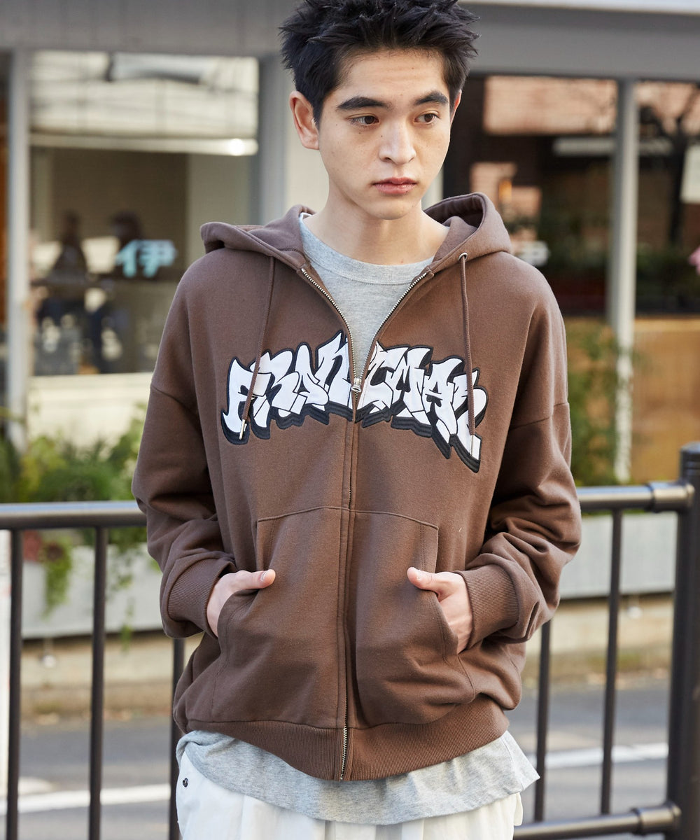 ブラウン　モデル:180cm L着用