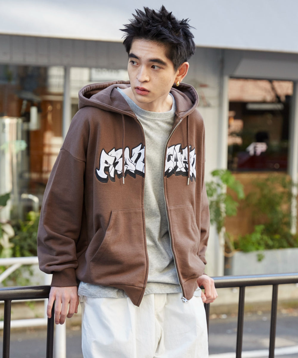 ブラウン　モデル:180cm L着用