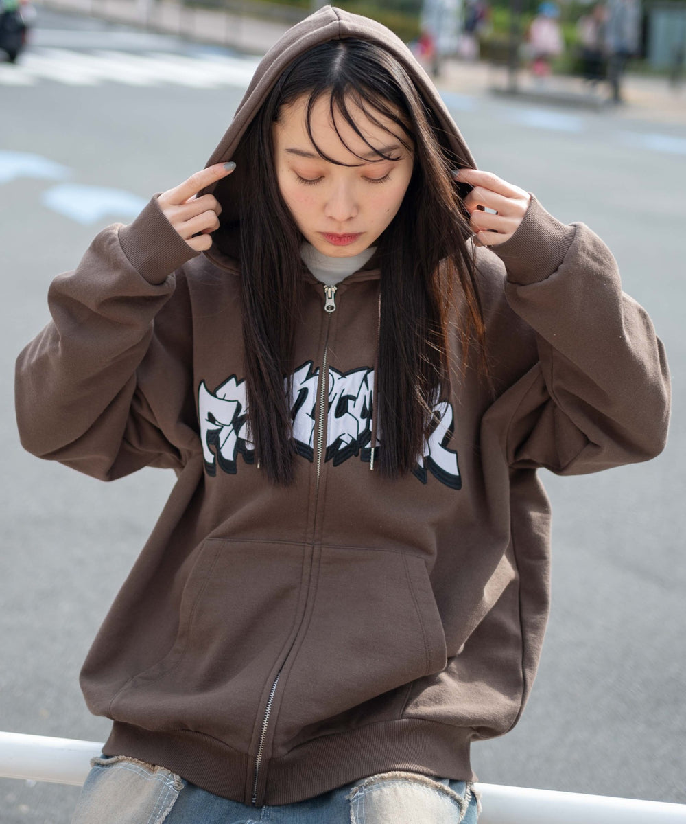 ブラウン　モデル:161cm L着用