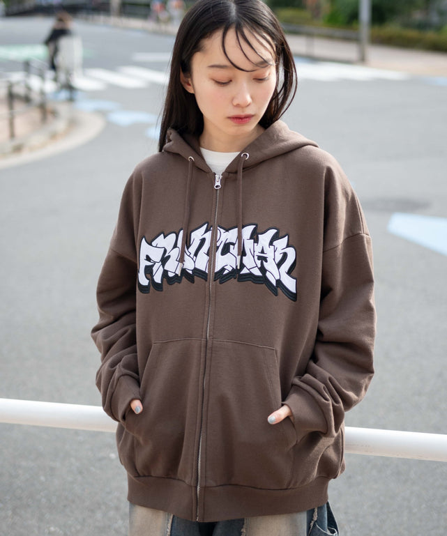 ブラウン　モデル:161cm L着用