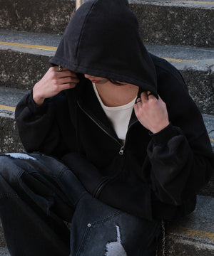 ブラック モデル：175cm L着用