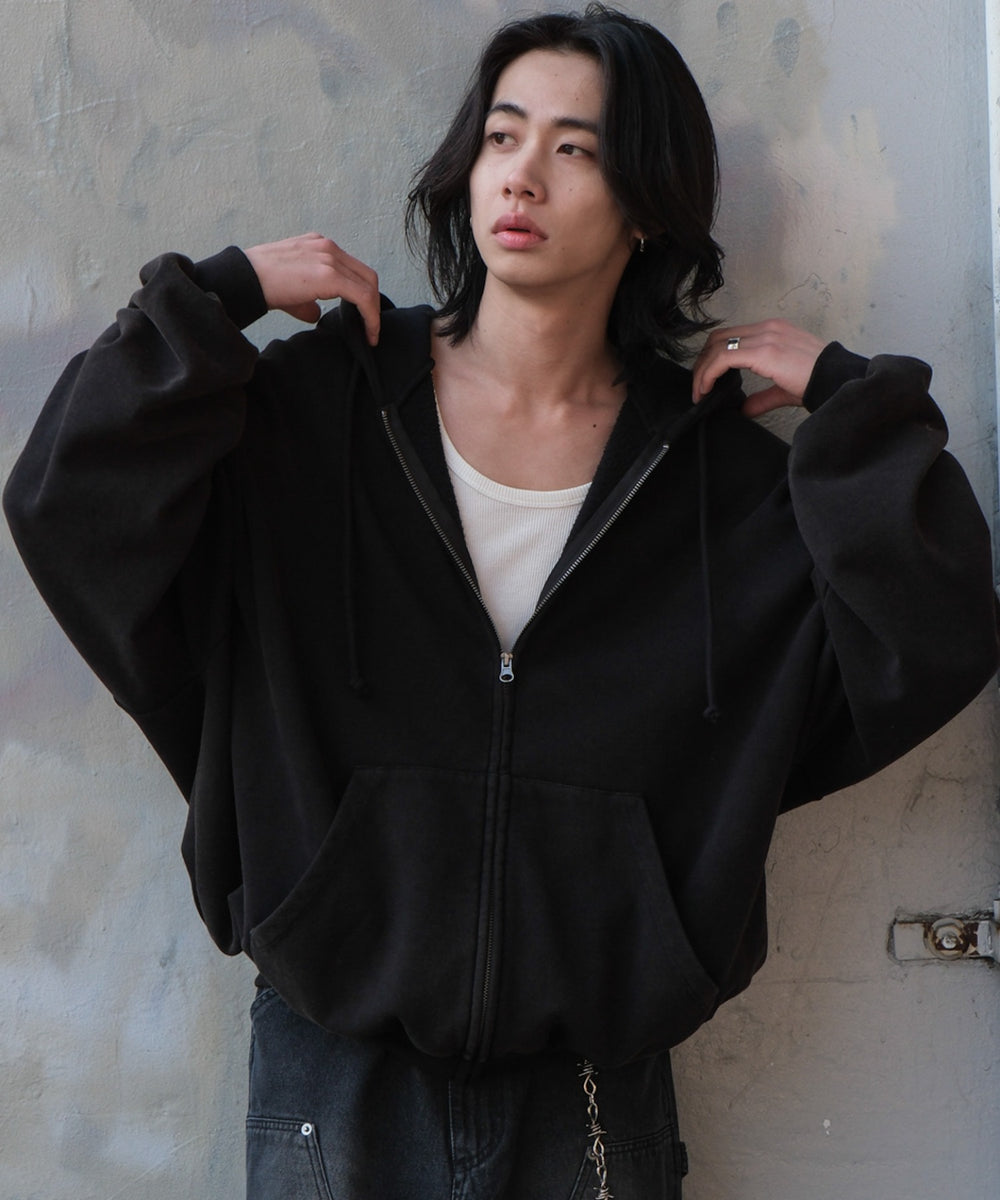 ブラック モデル：175cm L着用