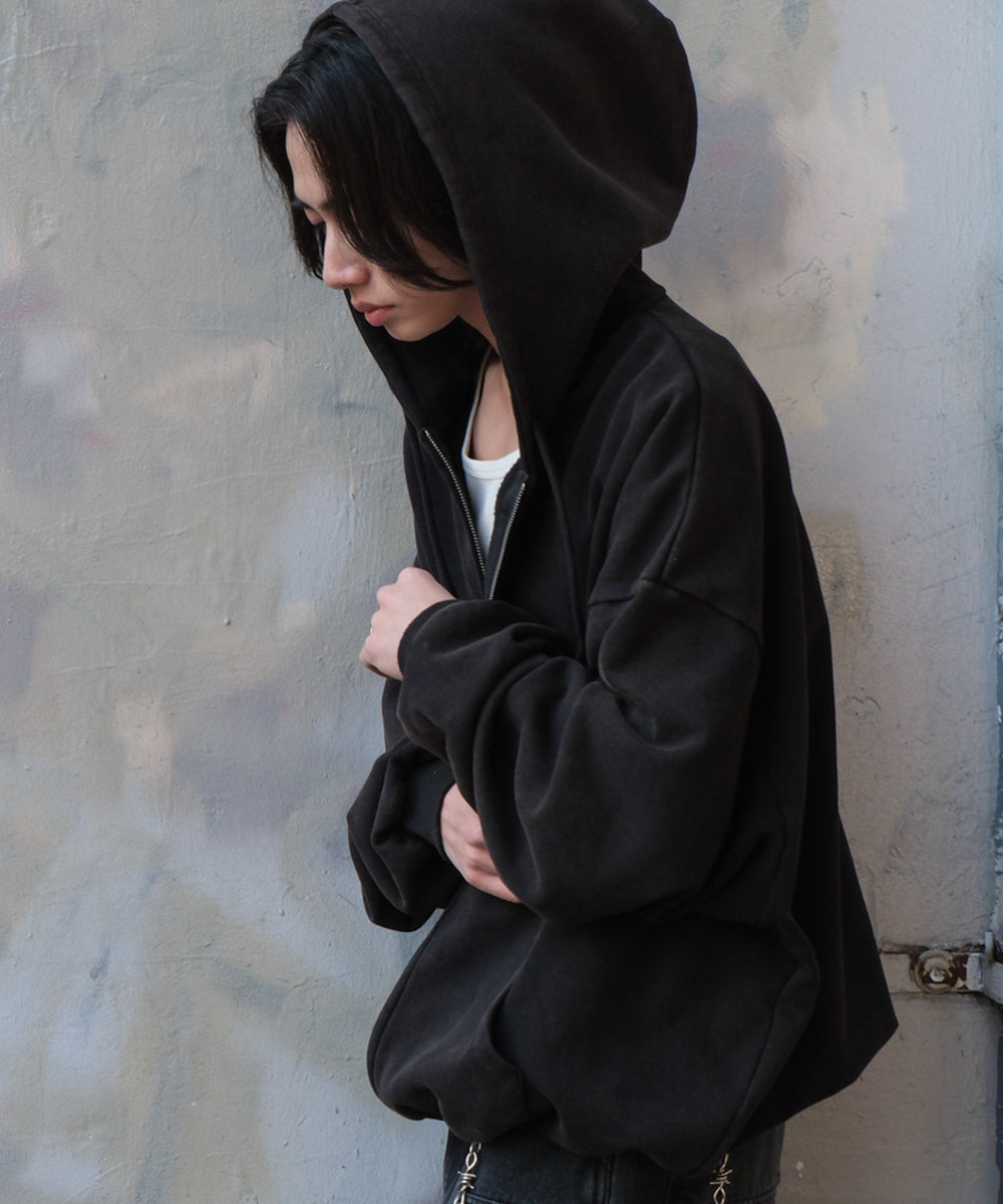 ブラック モデル：175cm L着用