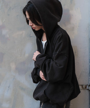 ブラック モデル：175cm L着用