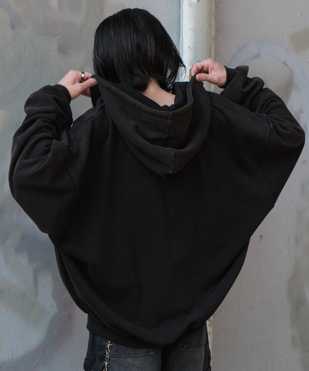 ブラック モデル：175cm L着用