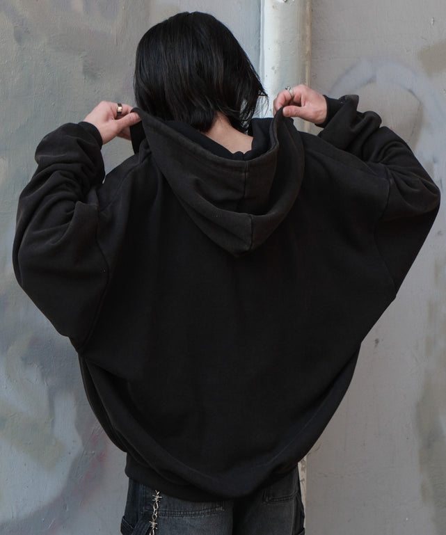 ブラック モデル：175cm L着用