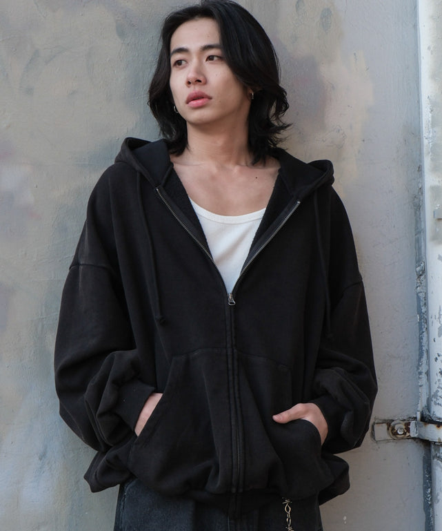 ブラック モデル：175cm L着用