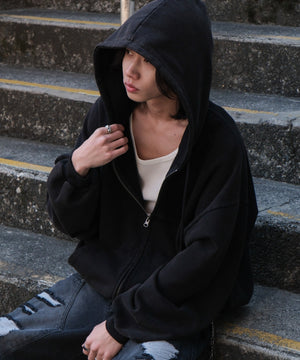 ブラック モデル：175cm L着用