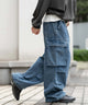 デニムイージーカーゴパンツ/デニム淡加工 モデル：175cm L着用
