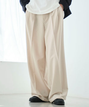 Lベージュ モデル：177cm L着用