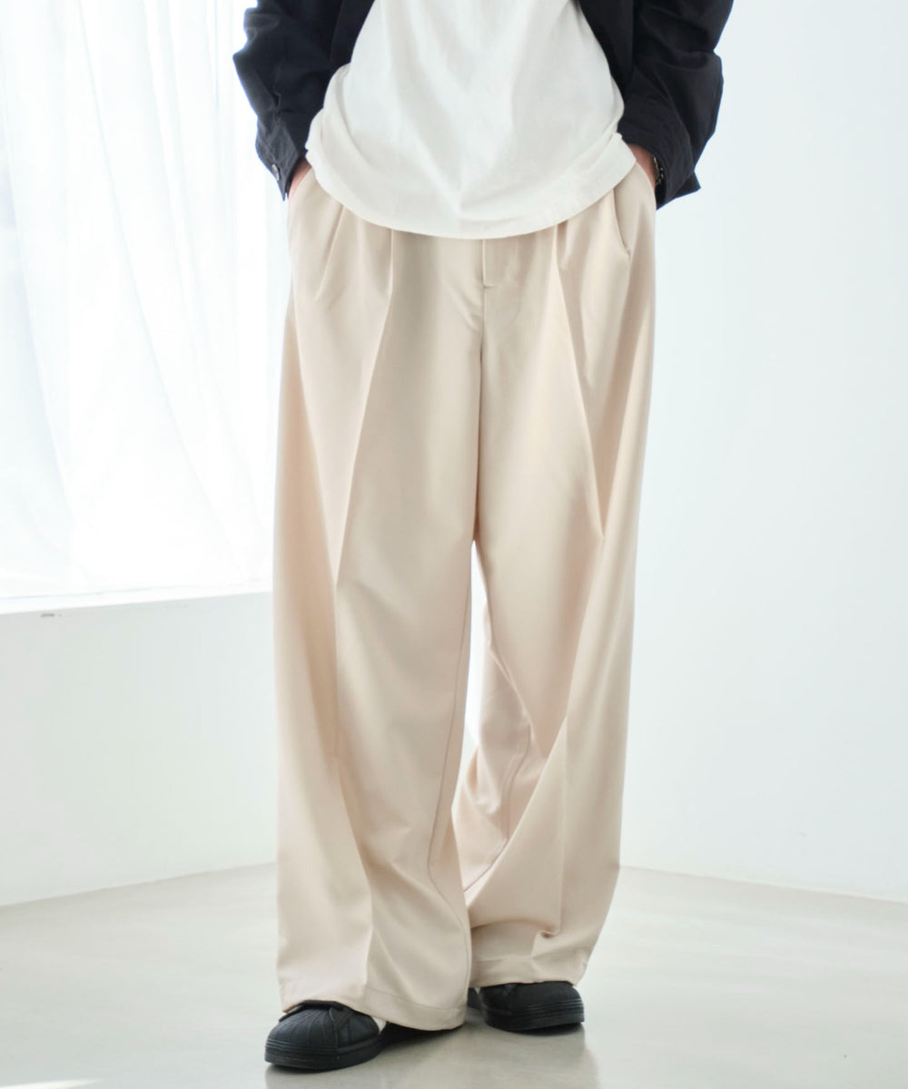 Lベージュ モデル：177cm L着用